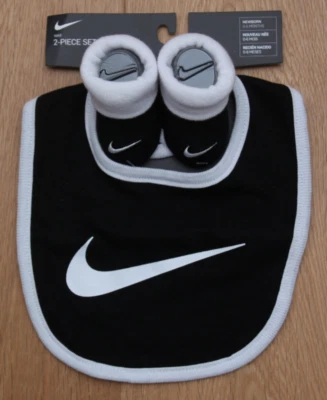 Conjunto de babero y botines Nike para bebé recién nacido ~ blanco y negro ~ 0-6M Foto 1 de 2
