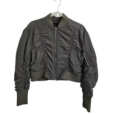 Chaqueta Bomber Zara Mujer Mediana Verde Oliva Recortada Cremallera Completa Forrada Bloggers Favorita Foto 1 de 4