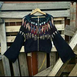 Free People Stand Back Bohemian Fair Isle Wollmischung Perlen vorne Pullover Small - Bild 1 von 12