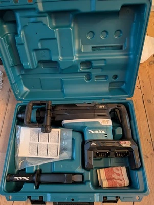 Makita HR006GZ Twin 40v Max XGT SDS Max Rotary Demolition Hammer Body Only+ Case - Image 1 of 2