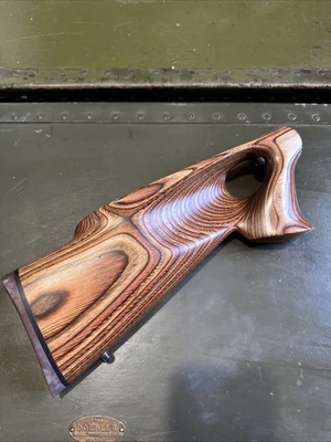 Редкий ламинированный приклад H&R Ultra Varmint с отверстием для большого пальца. Со штатным болтом - Изображение 1 из 4