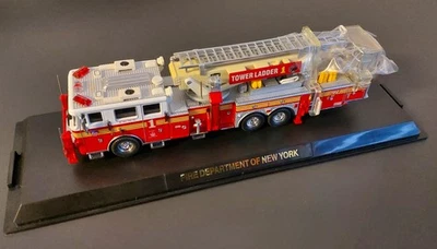 Code 3 FDNY Aerialscope Tower Ladder 1 - Bild 1 von 4