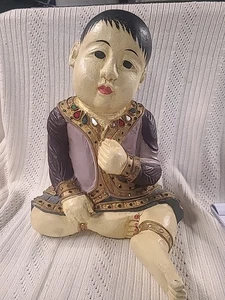 Scultura bambino asiatico seduto in legno intagliato gioiello 12 pollici - Foto 1 di 2