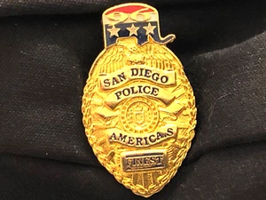 PIN POLICE SAN DIEGOS FINEST CALIFORNIA - Picture 1 of 3