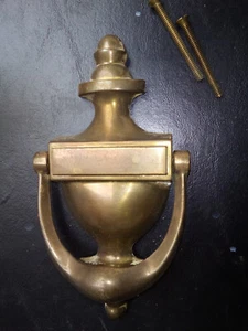 24SS09 LLAMADOR DE PUERTA DE LATÓN MACIZO, 7" DE ALTO, ACABADO ANTIGUO, 14 OZ DE METAL, GC - Imagen 1 de 6
