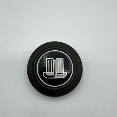Insignia e interruptor de empuje de bocina Triumph Shield para TR4, TR6, GT6 y TR250 Foto 1 de 4