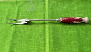 Tenedor de carne vintage A&J mango de madera rojo dos puntas para servir 13" EE. UU. primitivo - Imagen 1 de 6