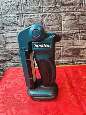 Makita DML801 18V LXT Lithium Ion Cordless 12 LED Flashlight TOOL ONLY - Image 1 of 4