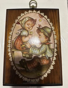 Hummel wall art on wood plaque with brass hanging hook Boy singing to Girl - Picture 1 of 7