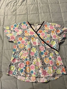 Landau 2 Pocket White Bright Pink Blue Blossom Floral Scrub Top Size M (11-13) - Picture 1 of 6