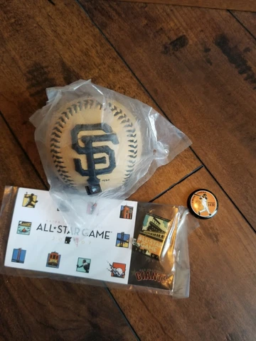 SAN FRANCISCO GIANTS WILLIE MAYS LEGENDS COLLECTIBLE BASEBALL 2005 CHEVRON Cover