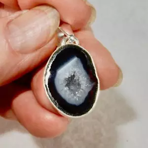 Colgante de geoda Tobasco plata esterlina 925 para paz, armonía y amor propio - Imagen 1 de 7