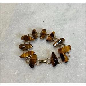 Brazalete vintage de herrajes ojo de tigre cabujones tono dorado - Imagen 1 de 6