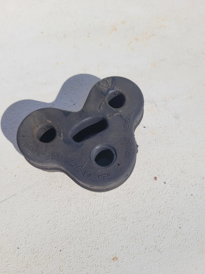 04-06 捷豹 XJ8 XJR VDP X350 排气消声器 悬挂式橡胶底座 原始设备制造商 — 第 1/4 张图片