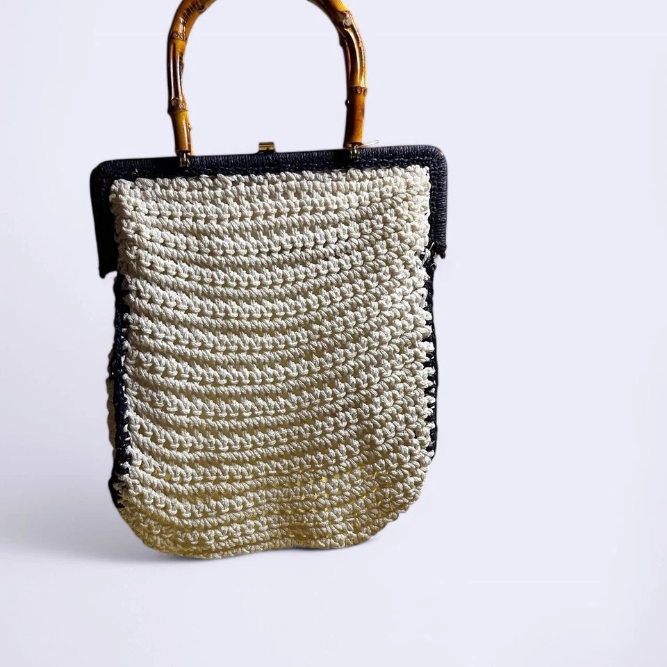 复古 60 年代 Walborg 白色带海军蓝细节钩针手提包,带竹柄。  — 第 1/4 张图片