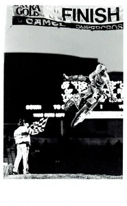 Foto de prensa 1991 corredor de motocross Jeff Ward en AMA Camel Supercross en Dallas - Imagen 1 de 2