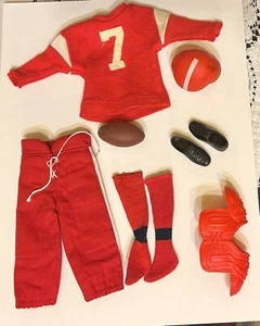 Barbie bambola vintage anni 60 vestiti completo Ken touchdown calcio vestito #799 - Foto 1 di 9