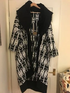 CRAZY H4 White & Black Textured Lightweight dip back coat One size fits XL/XXL - Picture 1 of 5