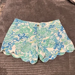 Lilly Pulitzer Damen blau Blumen Buttercup Stretch Shorts Größe 6 gebraucht, in einwandfreiem Zustand - Bild 1 von 8