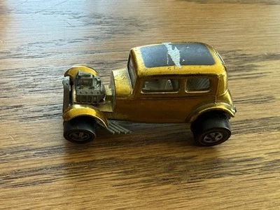 Ford Vicky R/L 1968 Hot Wheels Redline Gold Classic 32 Foto 1 de 4