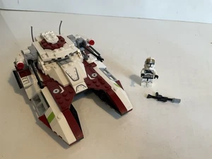 Lego Star Wars 75182 Republic Fighter Tank mit Minifigur - Bild 1 von 8