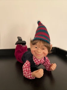 Celebrate It Christmas Treasures Darling Elves Santa Workshop Elfe liegend - Bild 1 von 7