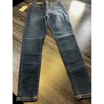 Pantalones de mezclilla para mujer Universal Thread 00/24S tiro alto lavado oscuro Foto 1 de 4