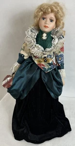 Diane of Porcelain of the Past Collection "Divine" 18" Victorian Cameo Accent - Picture 1 of 22