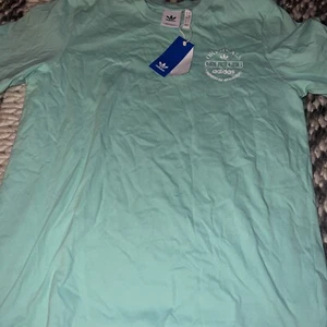 Camiseta Adidas Original Logo Club Corona Verde Para Hombre Talla L $35 - Imagen 1 de 3