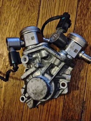 Conjunto de carcasa de bomba de combustible de alta presión Mercedes Benz S550 2012-2020 4,7 L Foto 1 de 4