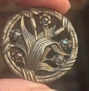 Großer Jugendstil Knopfdurchbruch Rohrkolbenschliff Stähle Blumen grau durchbrochen - Bild 1 von 7