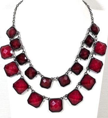 Collar Costero Gris Metálico Rojo Brillo Cuadrado Cabujón Doble Multicapa Foto 1 de 4