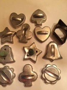 Lot of 12 Vintage Metal Cookie Cutters Green Wood Handled Hearts,Clubs,etc - Picture 1 of 1