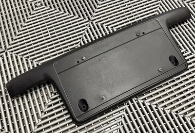 51117030593 - Soporte de matrícula delantero genuino BMW - E46 330i 325i Foto 1 de 4