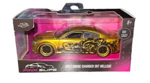 Dodge Charger SRT Hellcat 2021 - Modellino auto pressofuso rosa slips 1:32 **NUOVO** - Foto 1 di 3