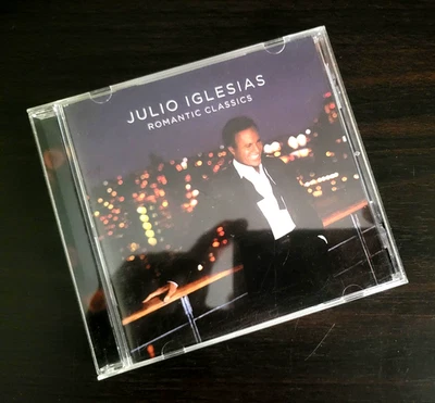 Julio Iglesias - Romantic Classics - Pop Dance Easy Listening Excellent CD - Image 1 of 4