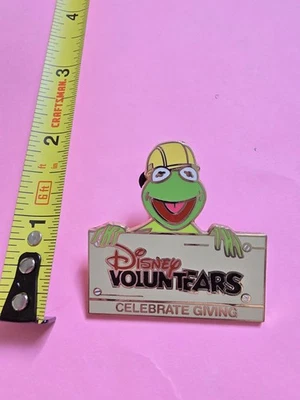 Broche Kermit The Frog membro do elenco da Disney VoluntEARS Give a Day Get a Disney Day - Imagem 1 de 3