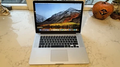 Laptop Apple Macbook Pro 15 | Quad Core i7 + 8GB RAM + 256GB SSD | High Sierra Foto 1 de 4