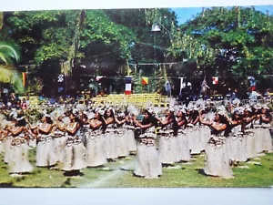 TAHITI-VINTAGE POSTCARD--FREE POSTAGE - Picture 1 of 4