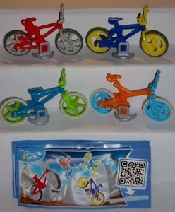 BICICLETAS BMX JUEGO COMPLETO DE 4 CON TODOS LOS PAPELES KINDER SORPRESA HUEVO JUGUETES 2014/2015 - Imagen 1 de 1