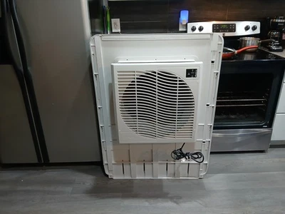 Enfriador evaporativo MasterCool MCP44 1600 pies cuadrados montaje en ventana 4000 CFM SIN CONTROL REMOTO Foto 1 de 4