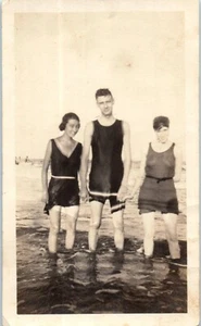 Pretty Women Flappers & Handsome Man Swimsuits Posing at the Beach VTG Photo - Picture 1 of 2