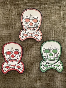 U Pick Vintage Inspirado 3 Colores Calavera Huesos Cruzados Halloween Cartulina Decoración - Imagen 1 de 10