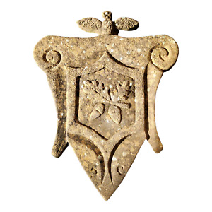 Antico bassorilievo in pietra arenaria decorativo stemma greco romano medievale