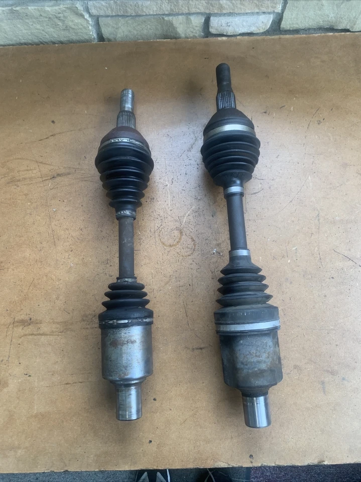 Conjunto de eje delantero derecho e izquierdo Cadillac Deville 2000-2004 GM 26054246  Foto 1 de 4