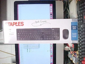 Staples Wireless Key board and mouse. New in box - Picture 1 of 6