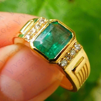 Anillo de hombre enchapado en oro amarillo de 18 quilates con diamantes talla esmeralda natural de 3,40 quilates Foto 1 de 4