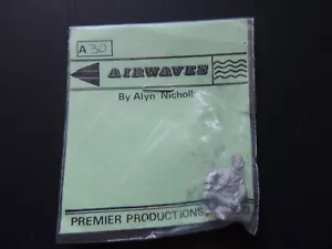 Airwaves 1/48 Metal Squatting Airman Figure Cat.A30 - Picture 1 of 1