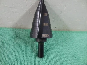 Klein Tools Schrittbohrer Bit doppelt geriffelt 7/8"" bis 1-3/8"" (KTSB15) - Bild 1 von 8