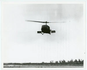 FOTO, UH-1 Irokesen Glocke Hubschrauber Co Luftfahrtmesse Paris - Bild 1 von 2